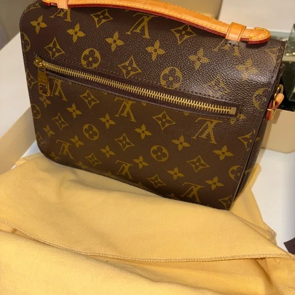 Louis Vuitton Monogram pochette metis - Picture 4 of 17